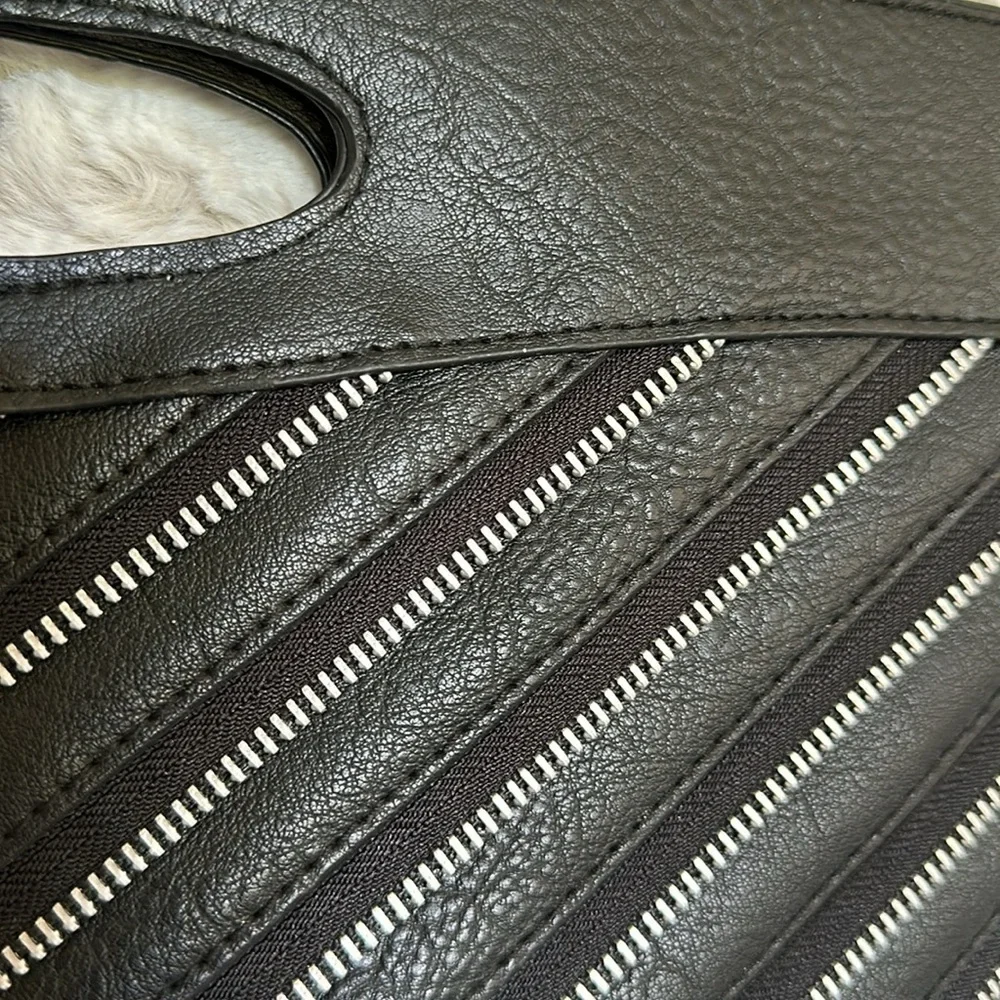 Black Zipper Clutch - Picture 4 of 6
